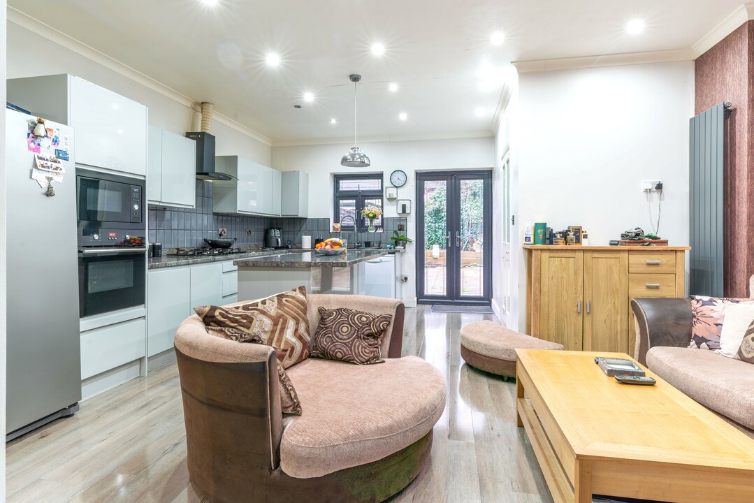 3 bed terraced house for sale in Theobald Road, Walthamstow  - Property Image 6