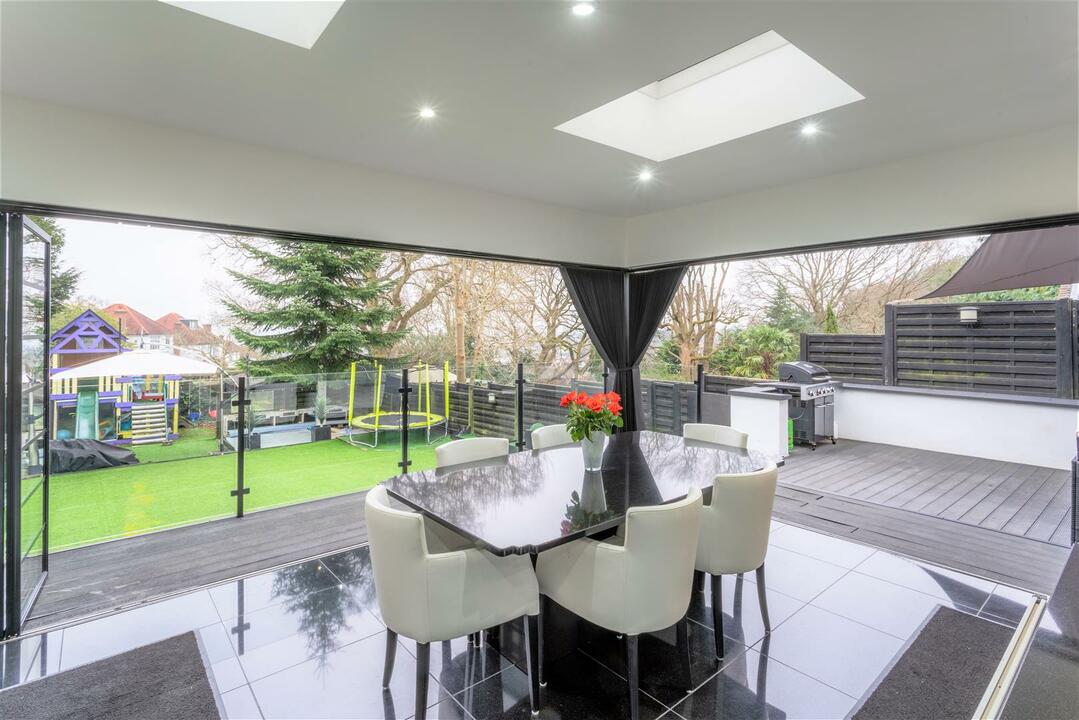 4 bed detached house for sale in Baldwins Hill, Loughton  - Property Image 4