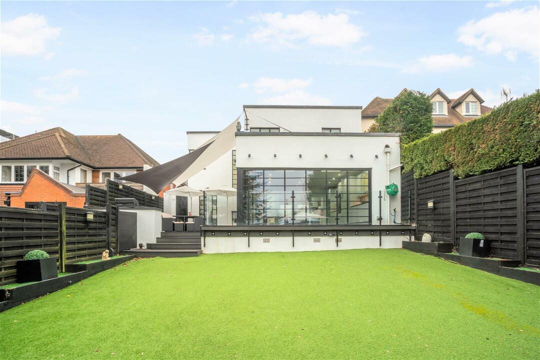 4 bed detached house for sale in Baldwins Hill, Loughton  - Property Image 24