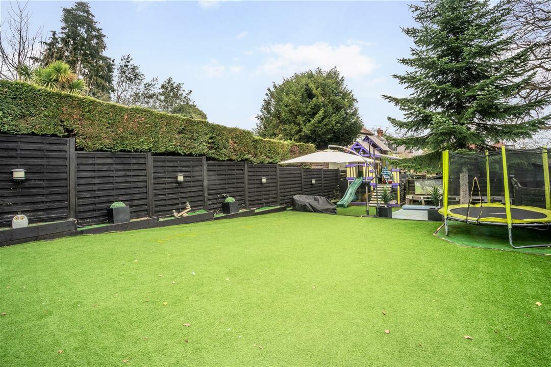 4 bed detached house for sale in Baldwins Hill, Loughton  - Property Image 21