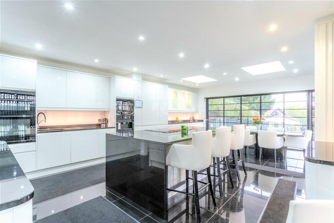 4 bed detached house for sale in Baldwins Hill, Loughton  - Property Image 1