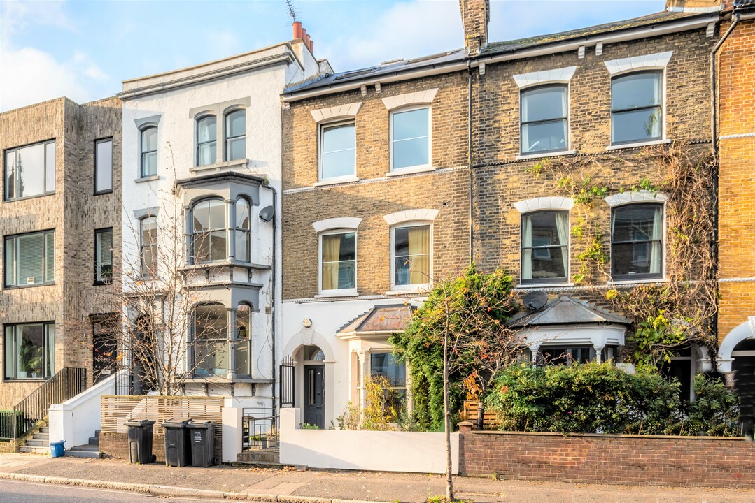 4 bed terraced house for sale in Cricketfield Road, Hackney  - Property Image 1