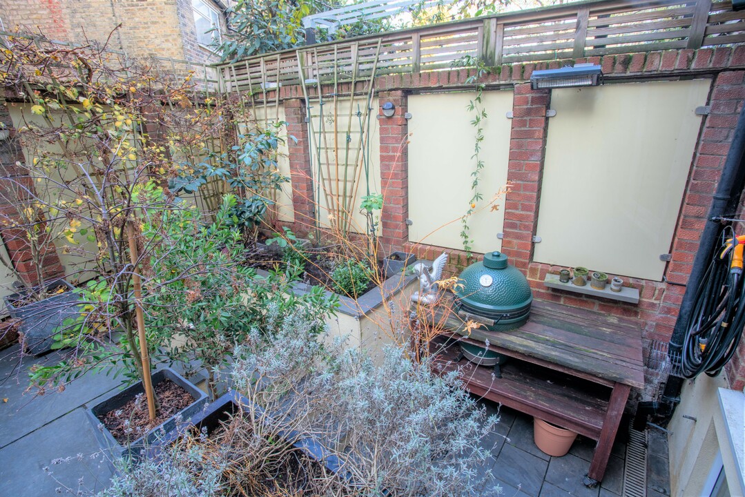 4 bed terraced house for sale in Cricketfield Road, Hackney  - Property Image 30