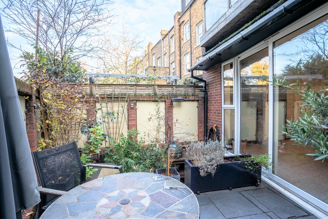 4 bed terraced house for sale in Cricketfield Road, Hackney  - Property Image 29