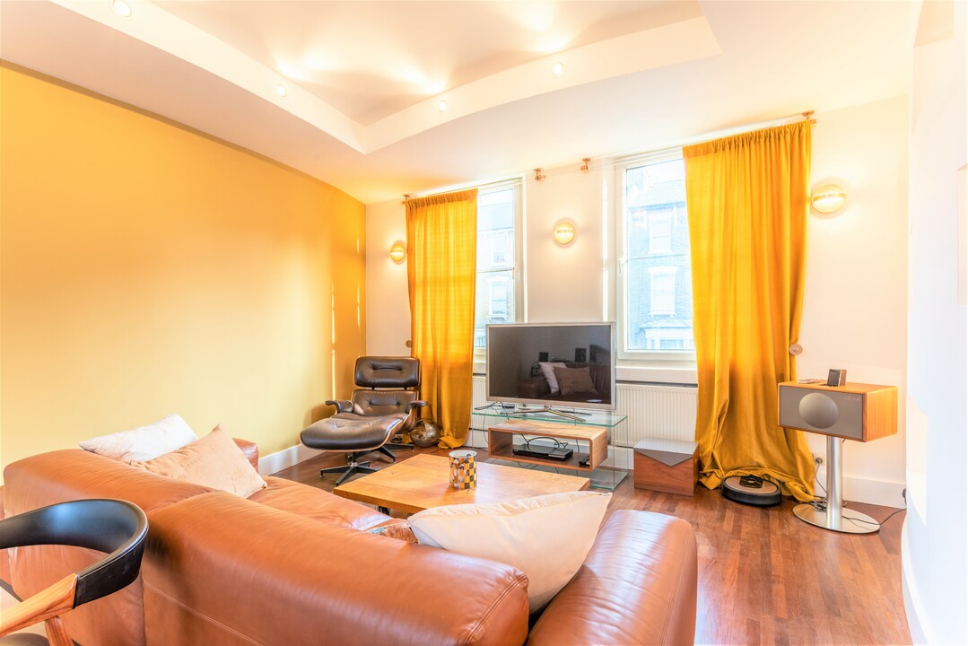 4 bed terraced house for sale in Cricketfield Road, Hackney  - Property Image 13