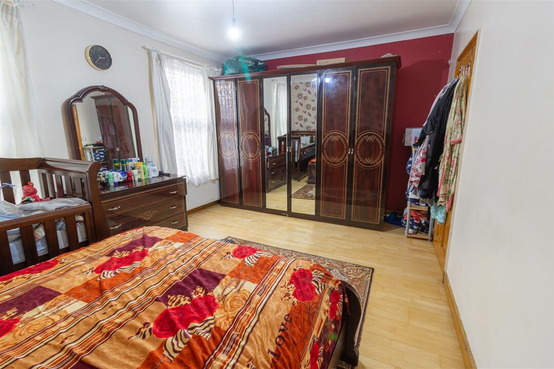 4 bed terraced house for sale in Clifden Road, Hackney  - Property Image 12