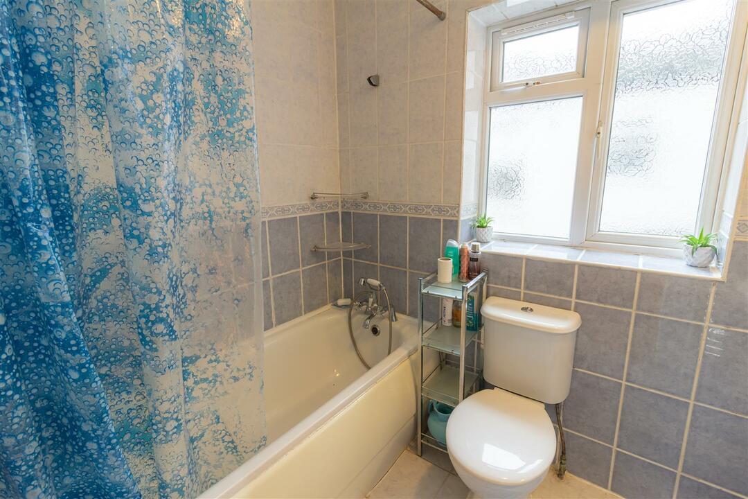 4 bed terraced house for sale in Clifden Road, Hackney  - Property Image 8