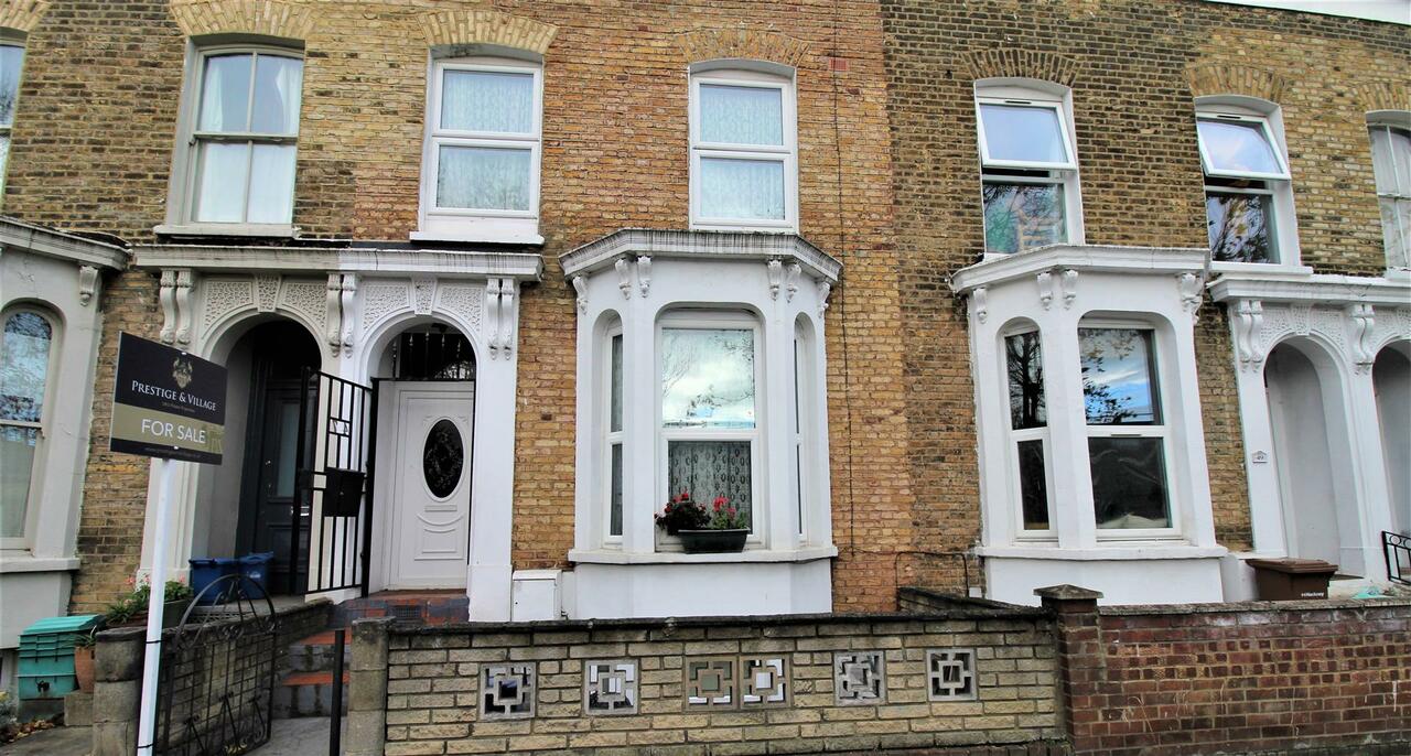 4 bed terraced house for sale in Clifden Road, Hackney - Property Image 1
