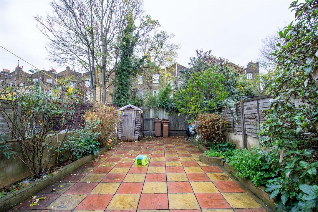 4 bed terraced house for sale in Clifden Road, Hackney  - Property Image 13
