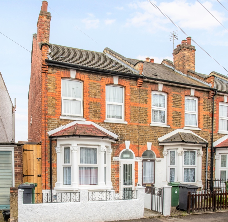 3 bed end of terrace house for sale in Coopers Lane, Leyton - Property Image 1