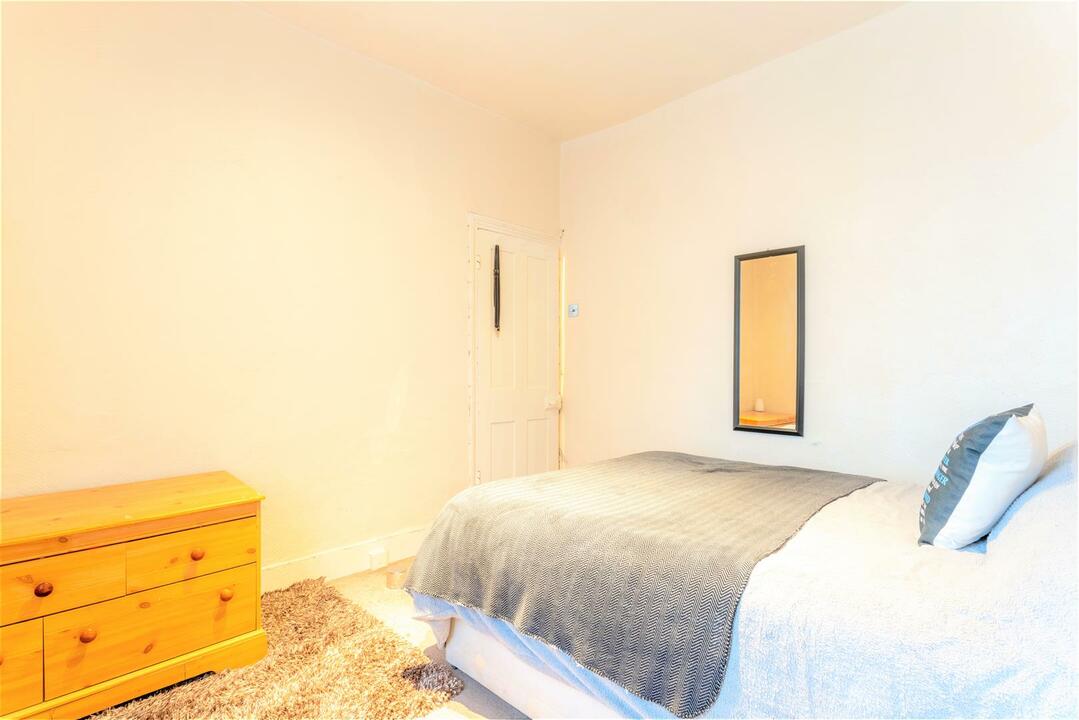 3 bed terraced house for sale in Clifden Road, Hackney  - Property Image 9