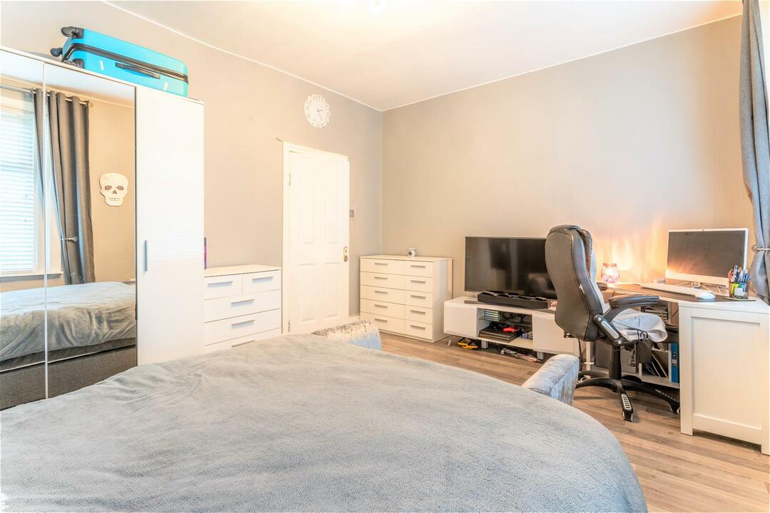 3 bed terraced house for sale in Clifden Road, Hackney  - Property Image 10
