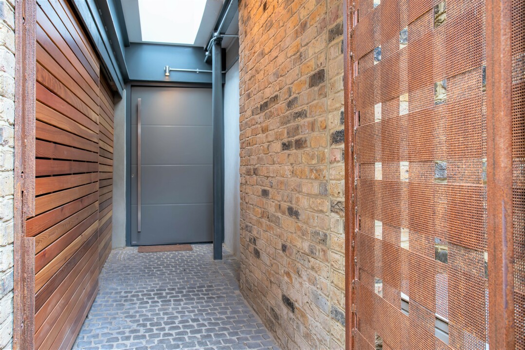 3 bed mews house for sale in Ronin Mews, Hackney  - Property Image 29