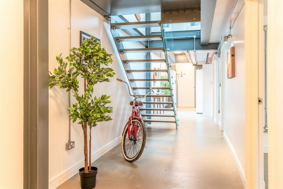 3 bed mews house for sale in Ronin Mews, Hackney  - Property Image 14