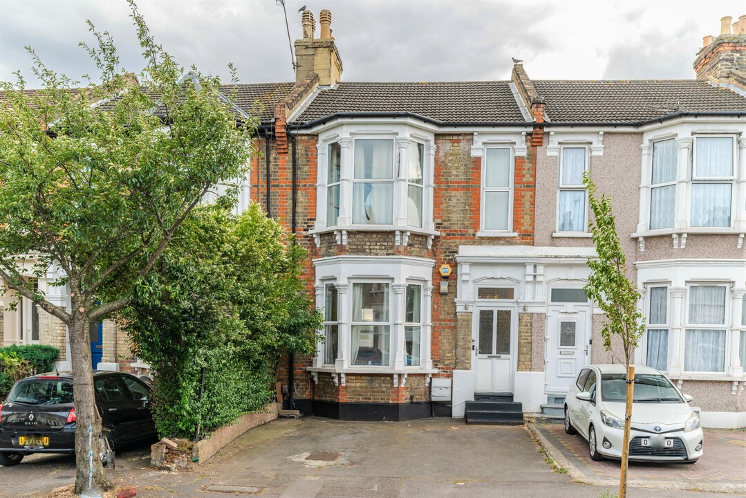 4 bed terraced house for sale in Lonsdale Road, Wanstead - Property Image 1