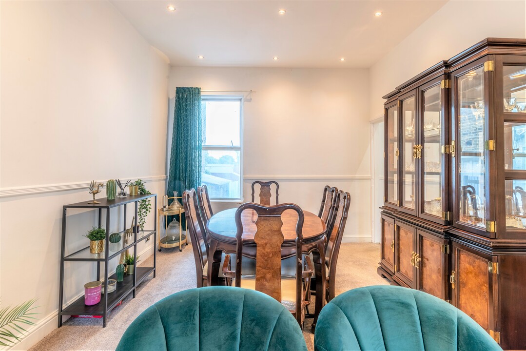 4 bed terraced house for sale in Lonsdale Road, Wanstead  - Property Image 5