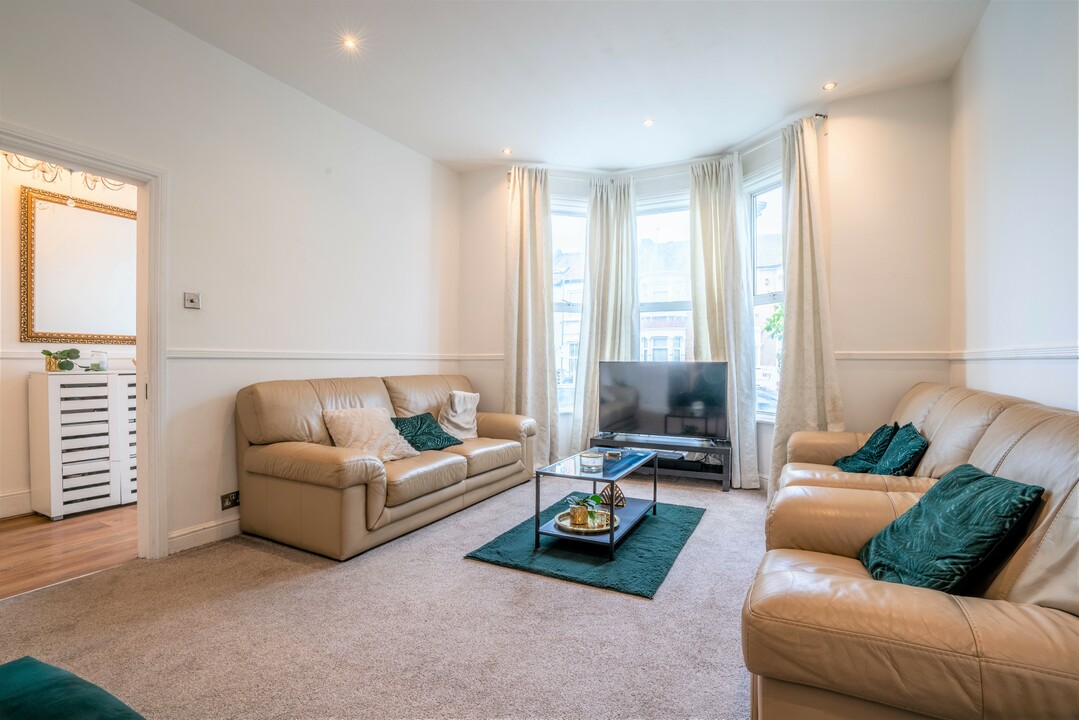 4 bed terraced house for sale in Lonsdale Road, Wanstead  - Property Image 2
