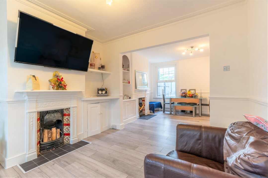 3 bed terraced house for sale in Hawarden Road, Walthamstow  - Property Image 2