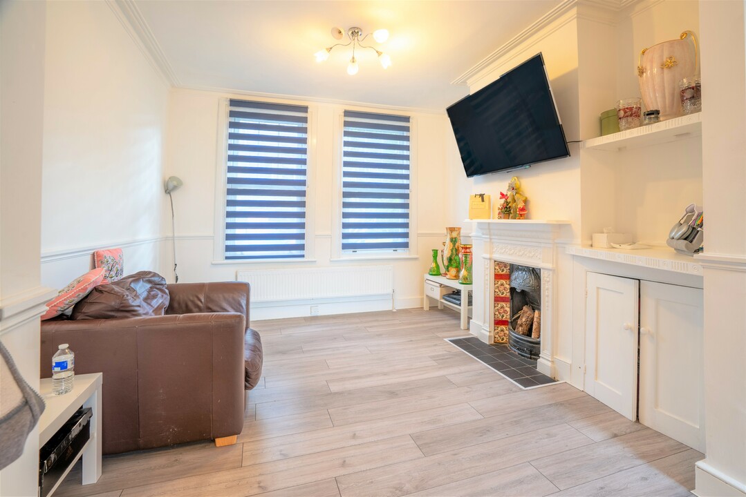 3 bed terraced house for sale in Hawarden Road, Walthamstow  - Property Image 3