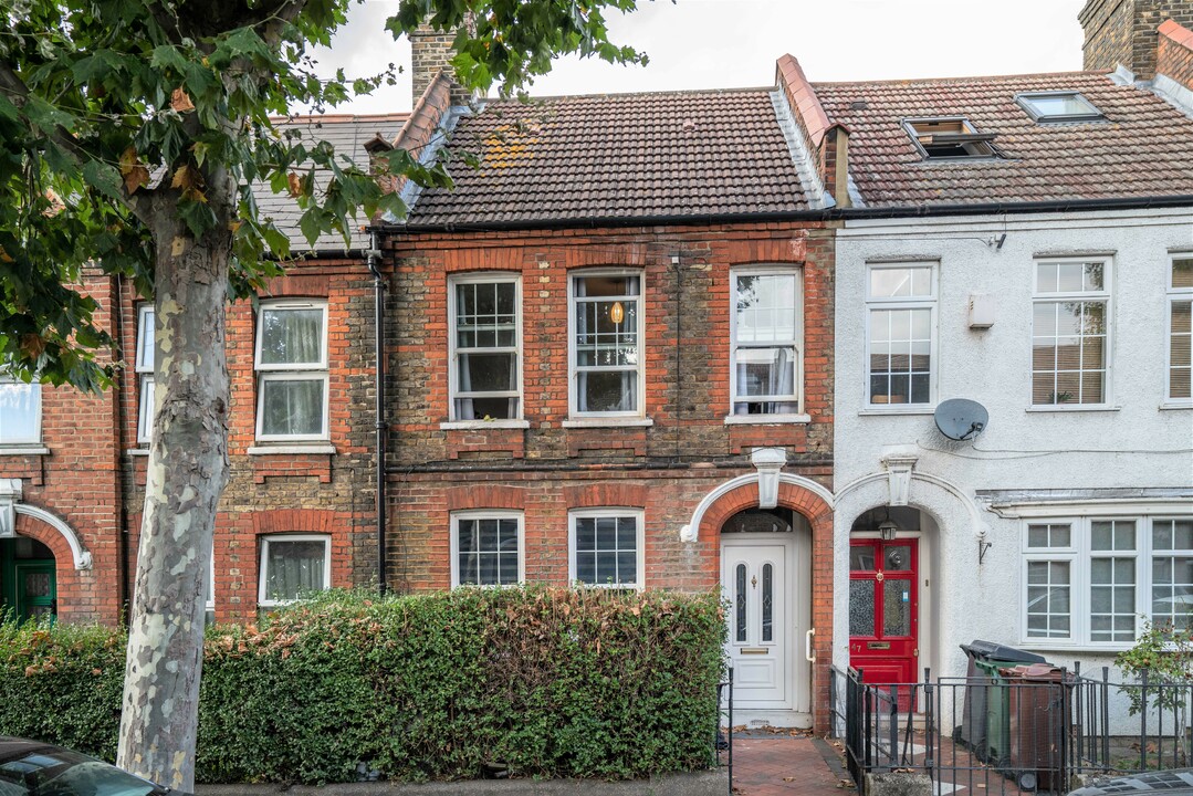 3 bed terraced house for sale in Hawarden Road, Walthamstow  - Property Image 1