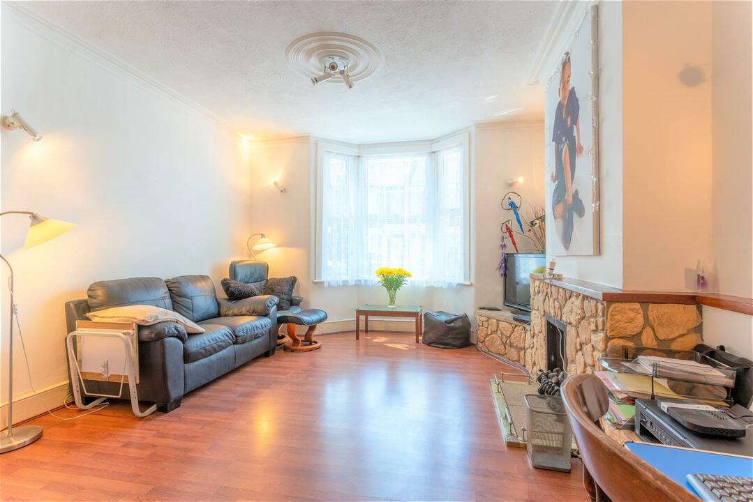 3 bed terraced house for sale in Chingford Road, Walthamstow  - Property Image 1