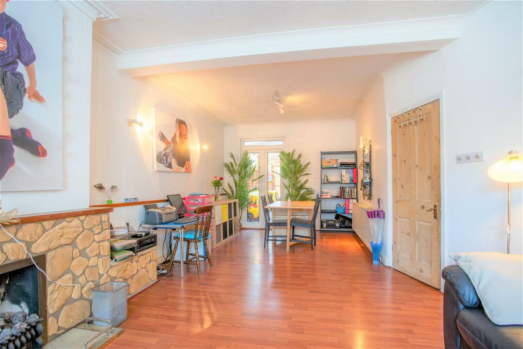 3 bed terraced house for sale in Chingford Road, Walthamstow  - Property Image 2