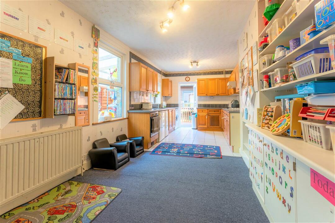 3 bed terraced house for sale in Chingford Road, Walthamstow  - Property Image 4