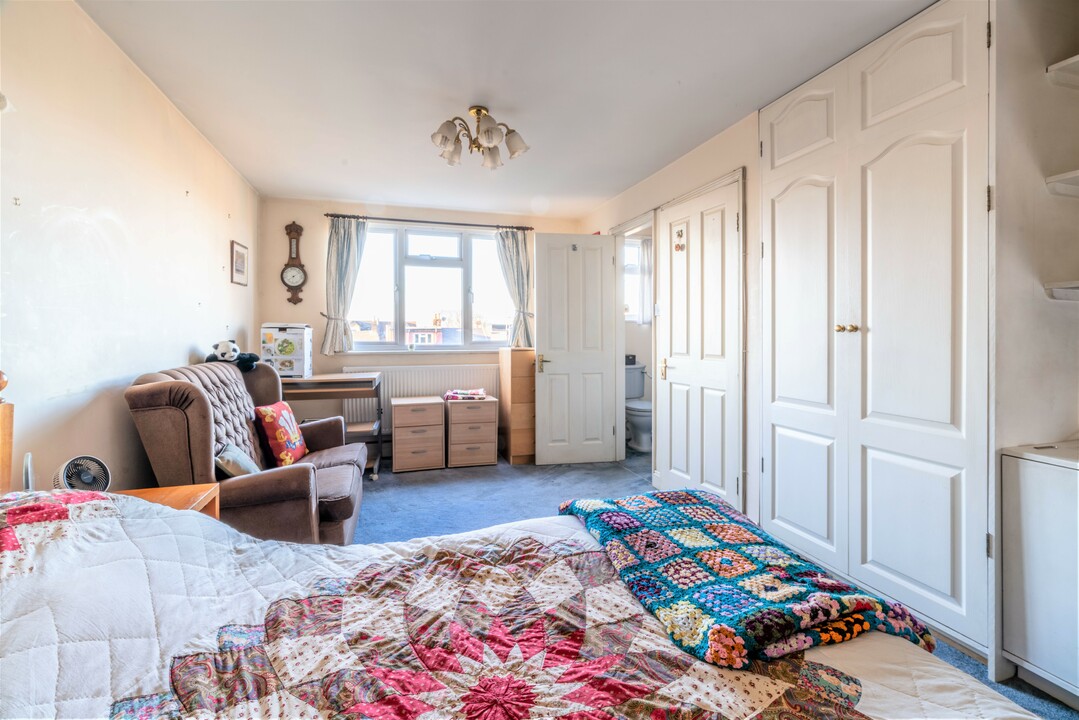 4 bed terraced house for sale in Cleveland Park Crescent, Walthamstow  - Property Image 10