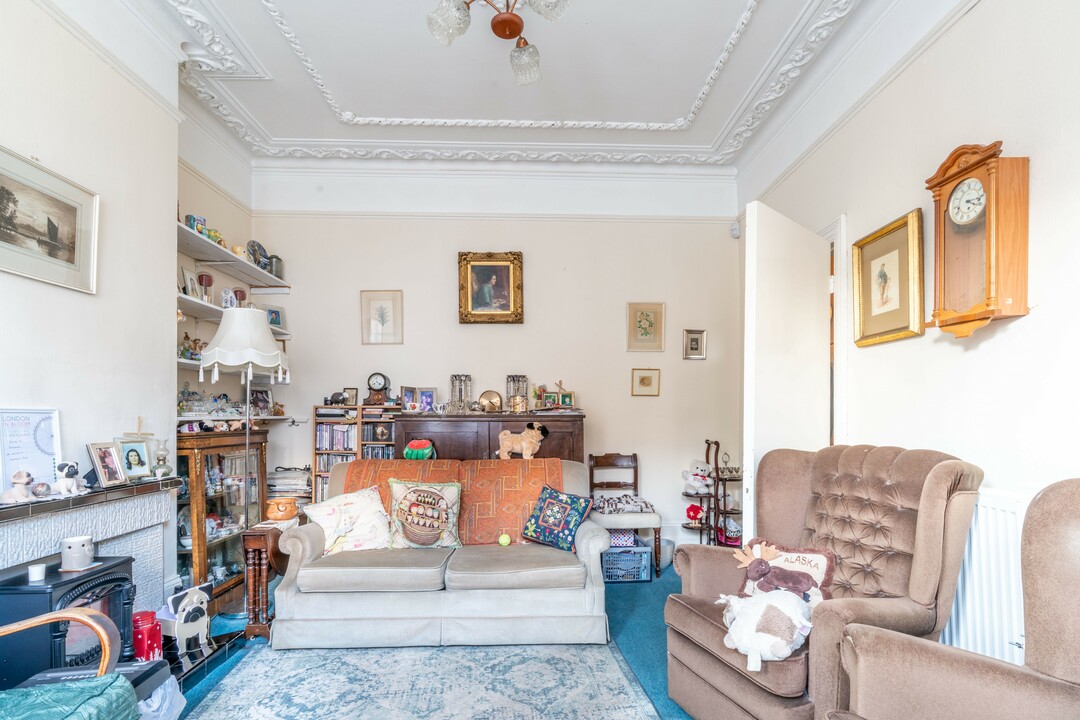 4 bed terraced house for sale in Cleveland Park Crescent, Walthamstow  - Property Image 3