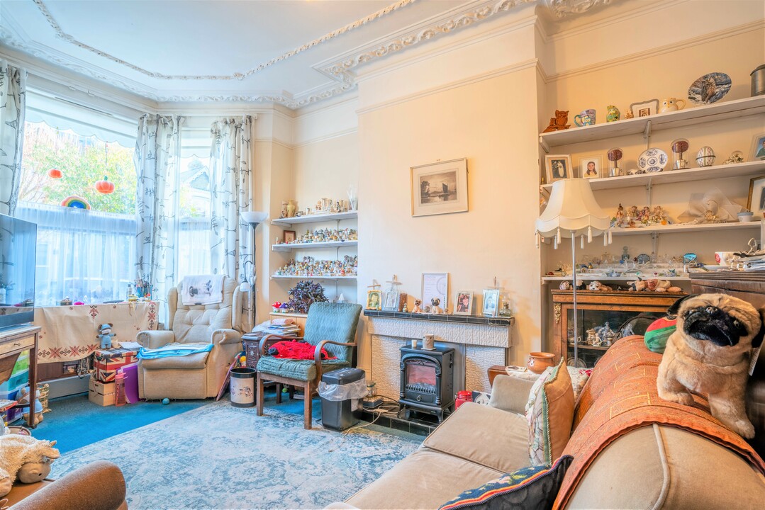4 bed terraced house for sale in Cleveland Park Crescent, Walthamstow  - Property Image 2