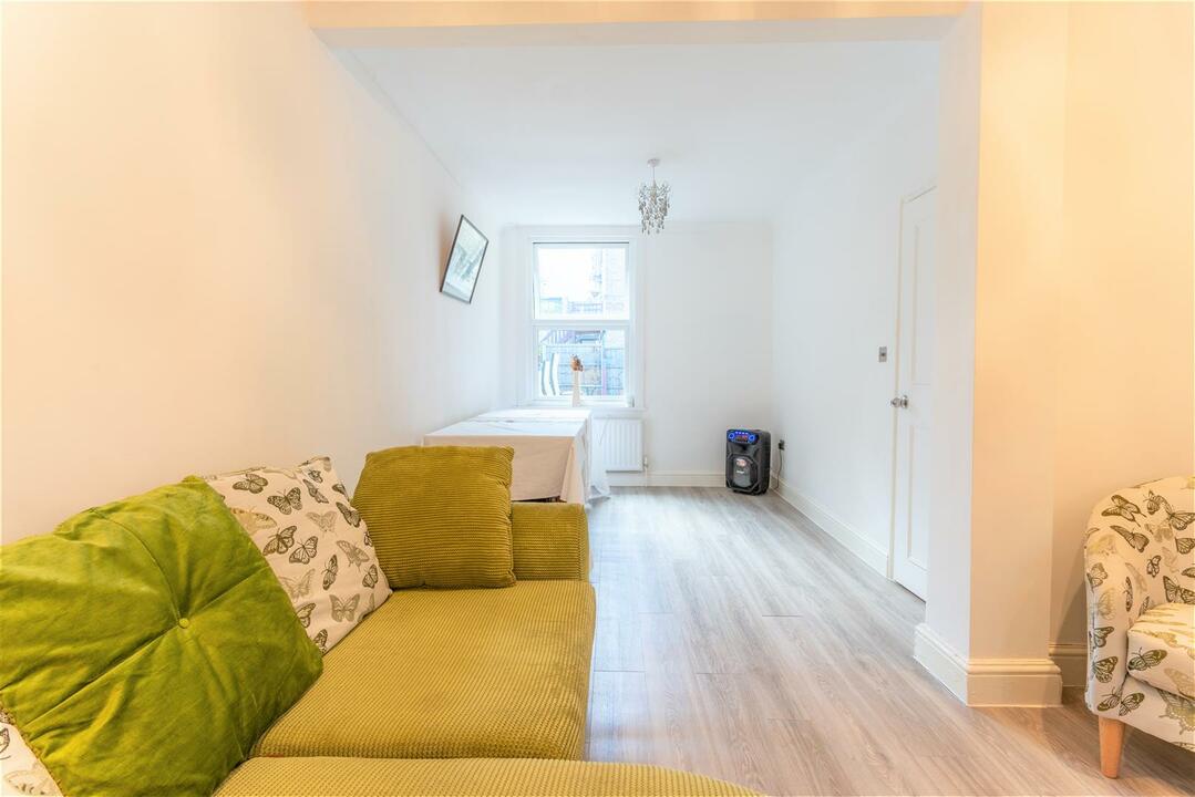 5 bed terraced house for sale in Brookscroft Road, Walthamstow  - Property Image 3