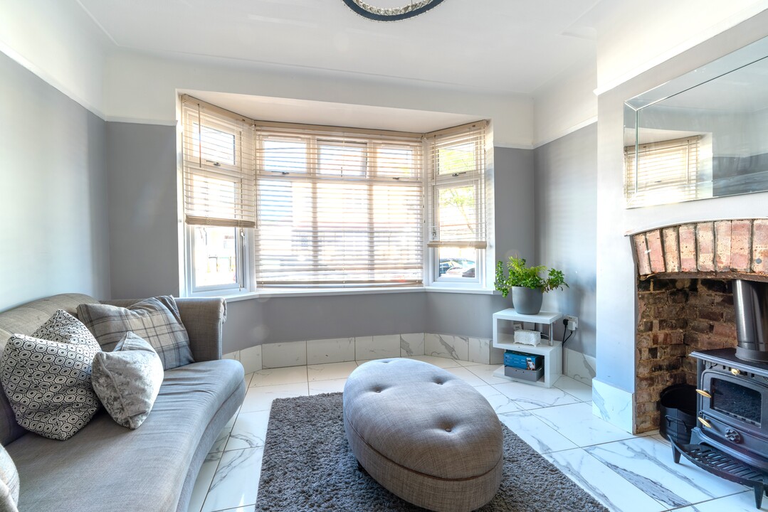 3 bed semi-detached house for sale in Stirling Road, Walthamstow  - Property Image 3