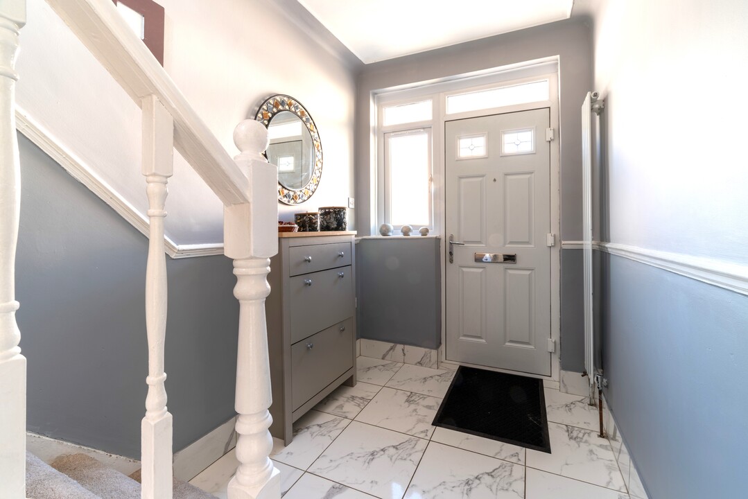 3 bed semi-detached house for sale in Stirling Road, Walthamstow  - Property Image 5