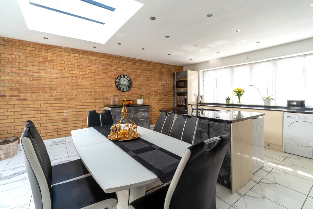 3 bed semi-detached house for sale in Stirling Road, Walthamstow  - Property Image 10