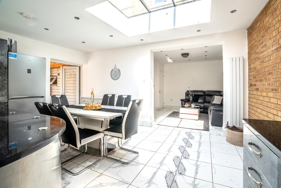 3 bed semi-detached house for sale in Stirling Road, Walthamstow  - Property Image 9