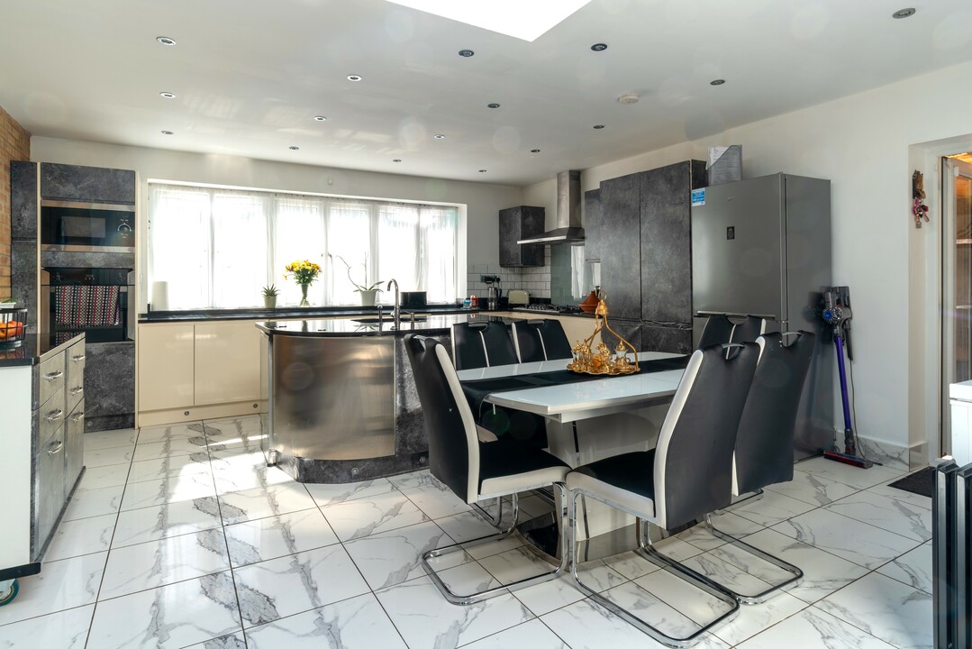 3 bed semi-detached house for sale in Stirling Road, Walthamstow  - Property Image 11