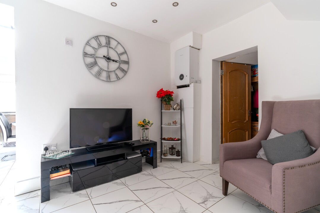 3 bed semi-detached house for sale in Stirling Road, Walthamstow  - Property Image 8