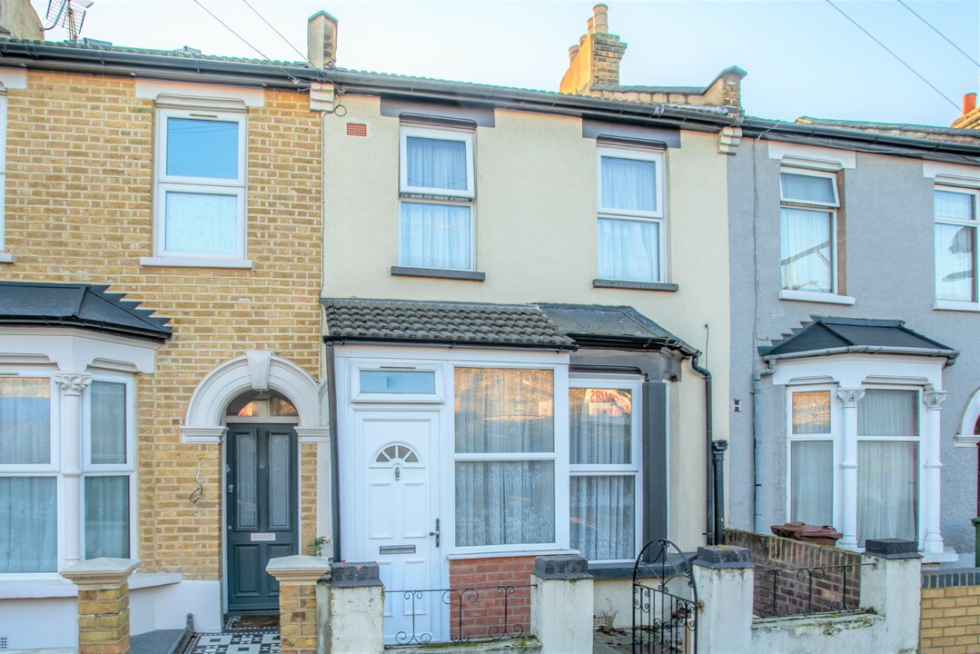 4 bed terraced house for sale in Rosebank Road, Walthamstow - Property Image 1