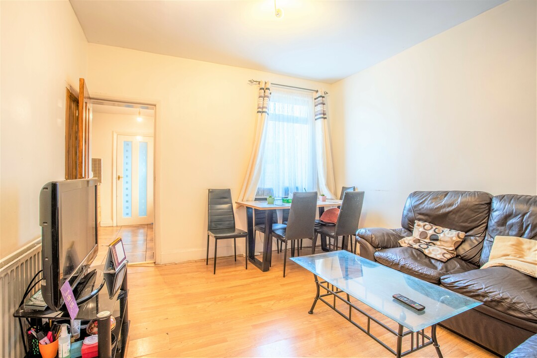 4 bed terraced house for sale in Rosebank Road, Walthamstow  - Property Image 5