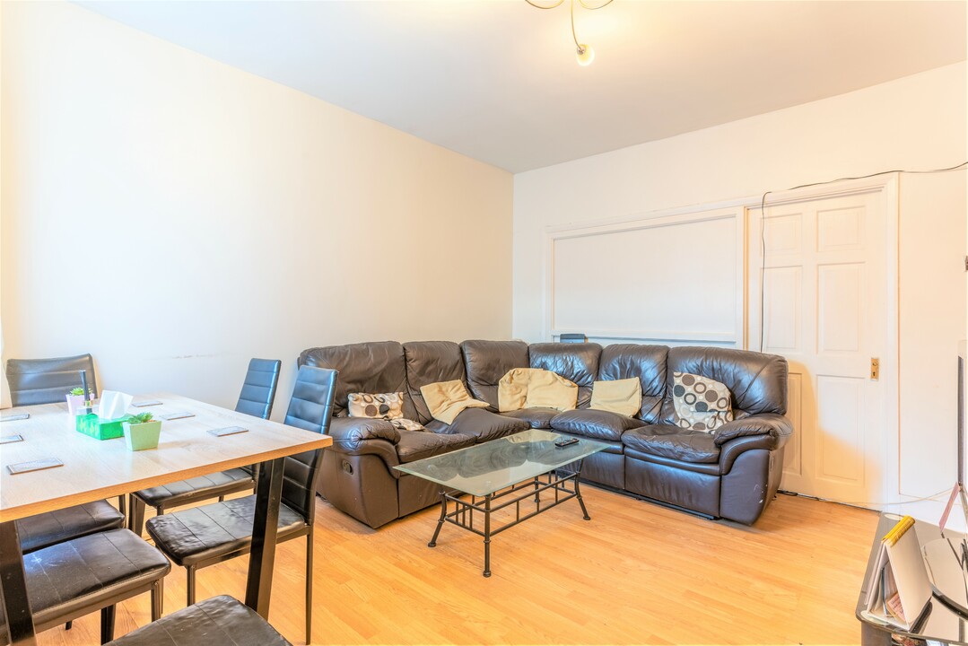 4 bed terraced house for sale in Rosebank Road, Walthamstow  - Property Image 4