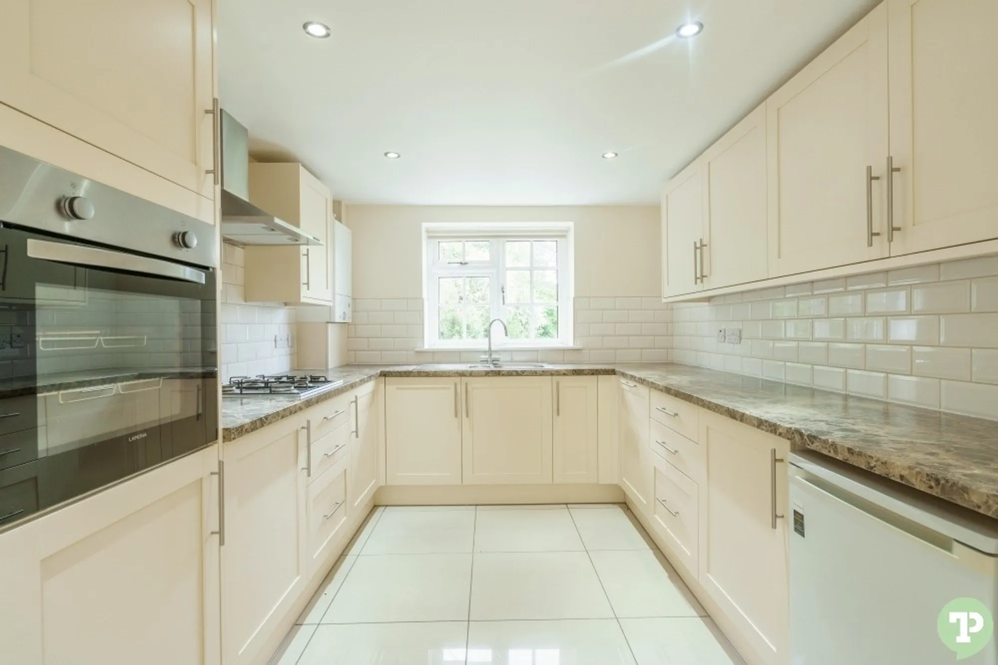 3 bed for sale in The Green, Oxford  - Property Image 4