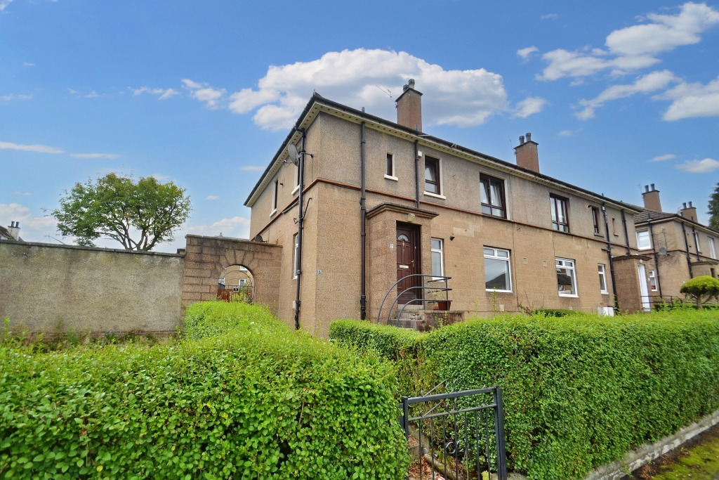 3 bed flat to rent in Colinslie Road, Glasgow - Property Image 1