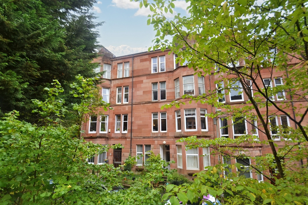 2 bed flat to rent in Shawlands, Glasgow - Property Image 1