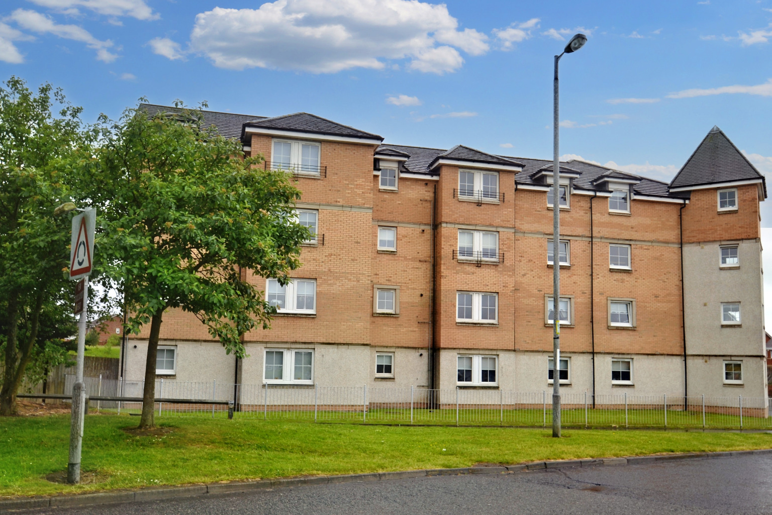 2 bed flat to rent in Montrose Court, Motherwell - Property Image 1