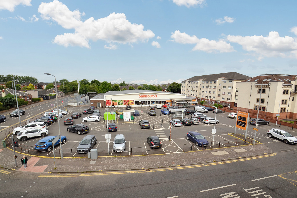 2 bed flat for sale in Clarkston Road  - Property Image 4