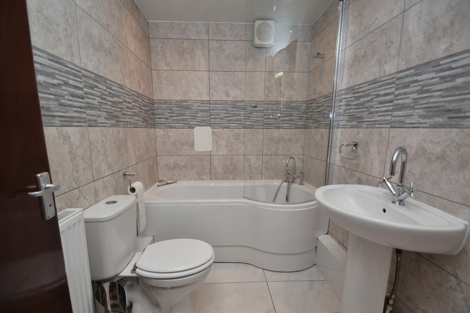 3 bed flat to rent in Hillpark Drive, Glasgow  - Property Image 13