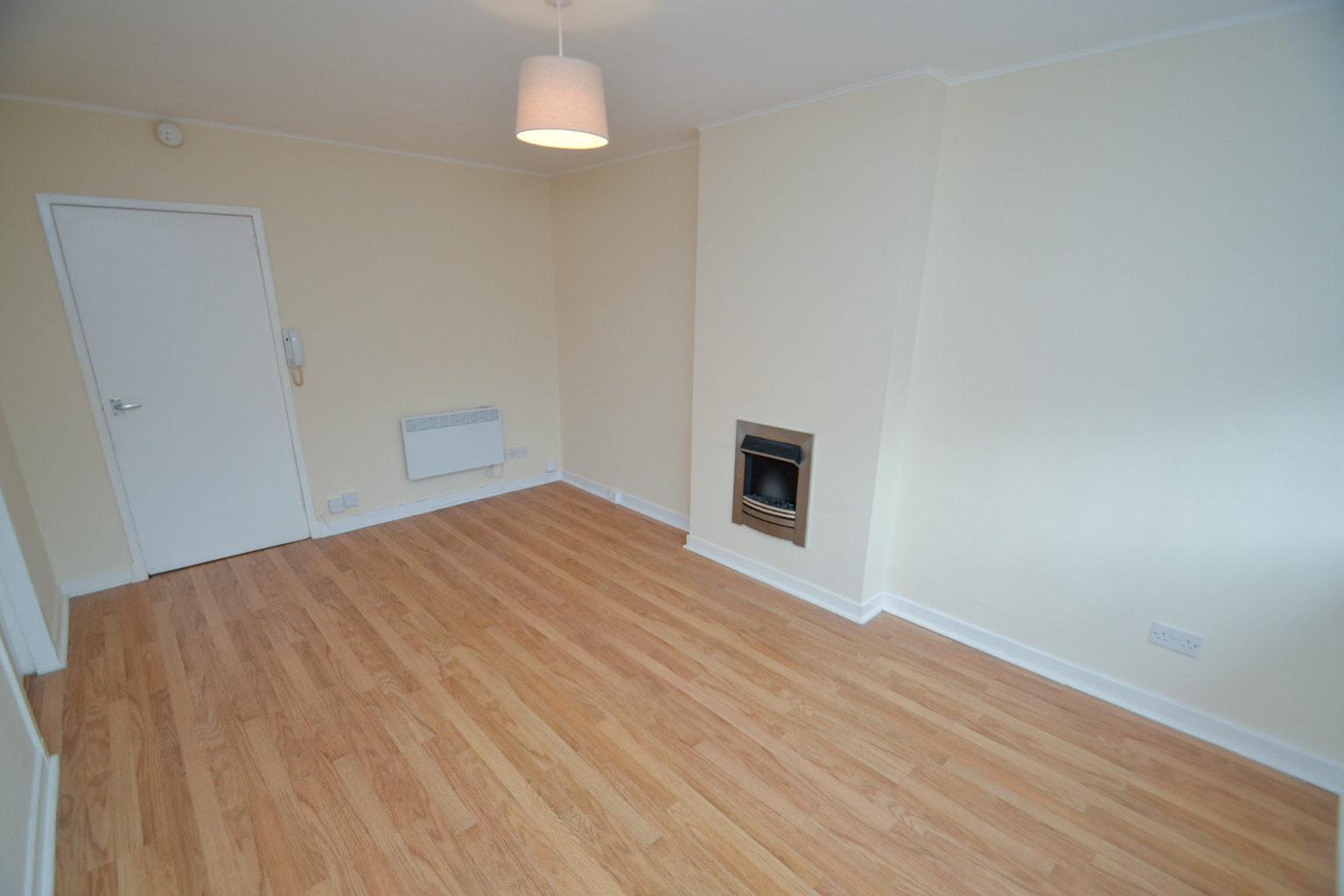 1 bed flat for sale in Well Green, Glasgow  - Property Image 3