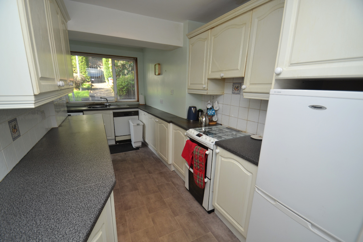 3 bed terraced house for sale in Kinmount Avenue, Glasgow  - Property Image 5