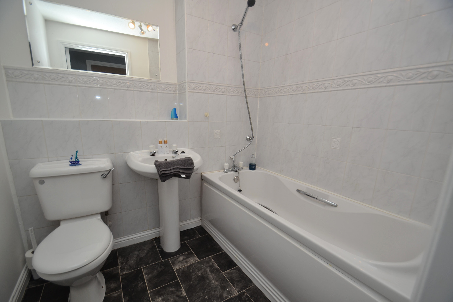 2 bed flat for sale in Castlebrae Gardens, Glasgow  - Property Image 14