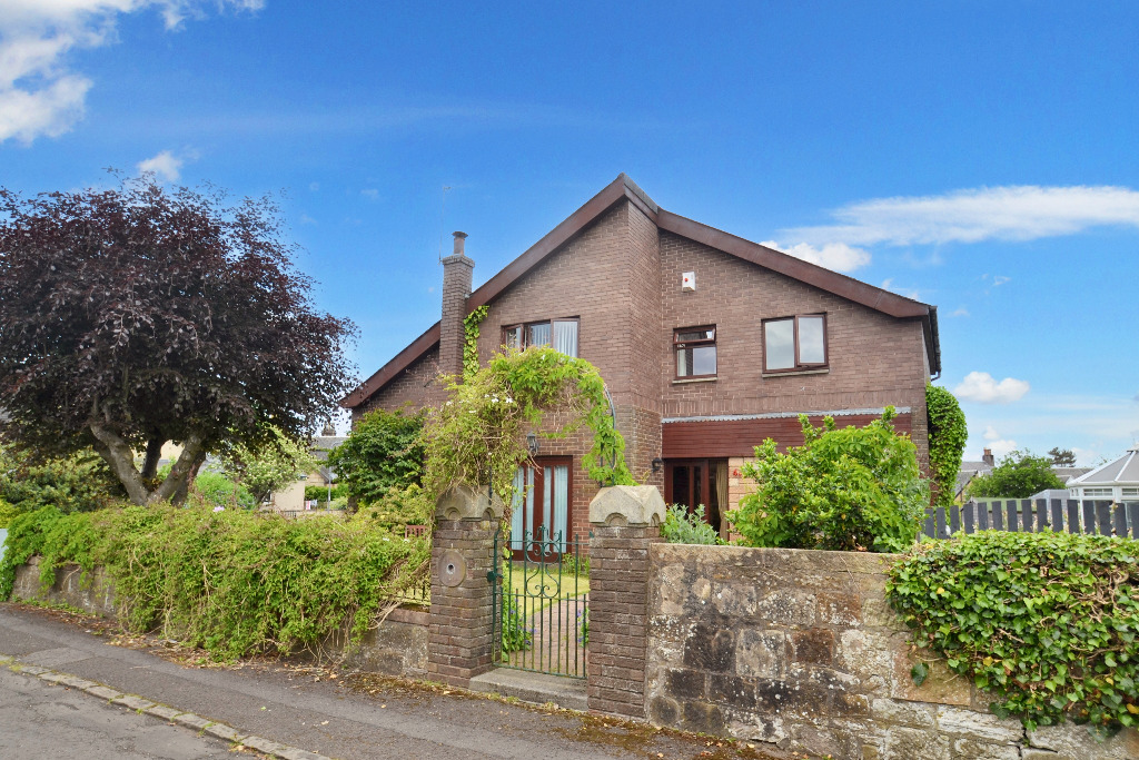 5 bed detached house for sale in Coltpark Avenue  - Property Image 1